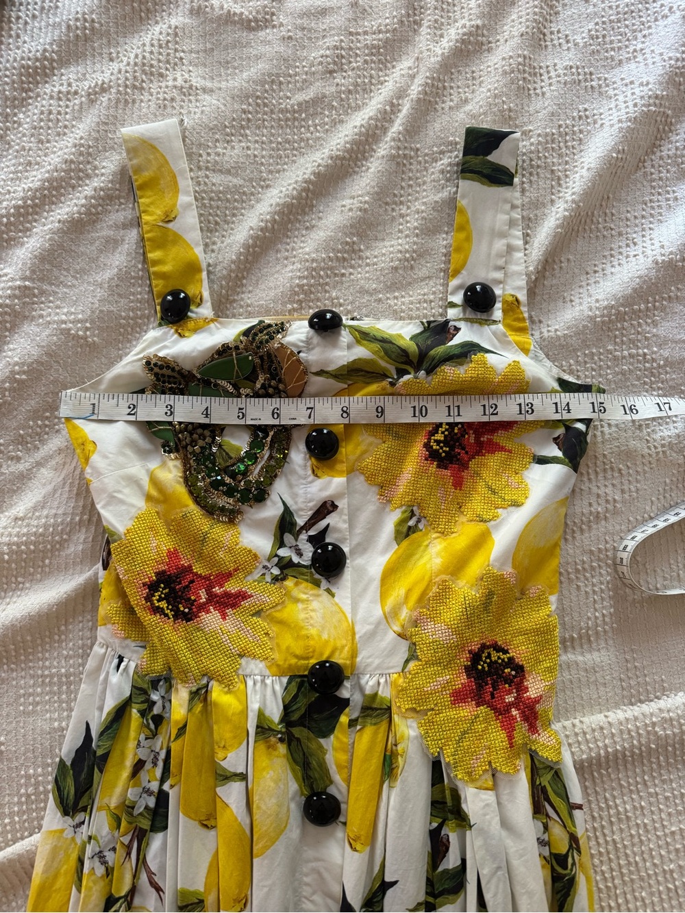 Dolce gabbana lemon print cotton dress 
Size 38 fits quite small! - Picture 16 of 17
